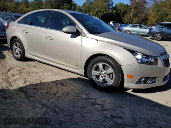 2014 Chevrolet Cruze 1LT with VIN 1G1PC5SB5E7471635, listed as a Copart auction lot 82585855 with 85,007 mi miles and Salvage title. Bid and sale history available at DreamBid. Image 4.