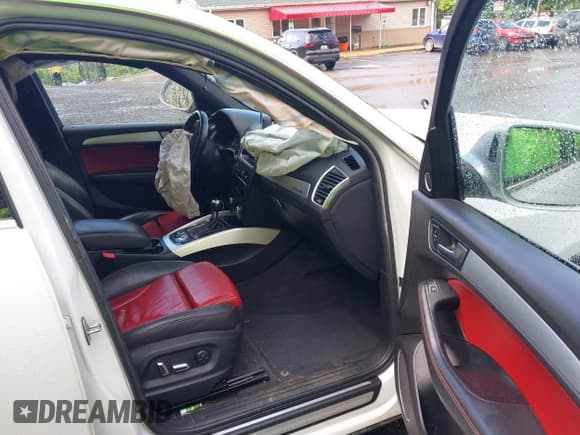 ✅ 2014 Audi SQ5 Prestige • VIN: WA1VGAFP2EA035727 • Lot: 42438597. Listed on IAAI with Not provided. Free auction sales archive from the USA and detailed vehicle history report at DreamBid. Image 5.