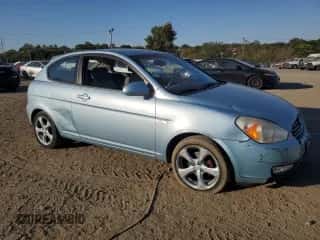 2007 Hyundai Accent SE z VIN KMHCN36C47U007078, wystawiony jako Copart lot #75810994 z przebiegiem 73 344 mil mil oraz Szkoda całkowita • Salvage title. Historia ofert i sprzedaży dostępna na DreamBid. Obrazek 4.