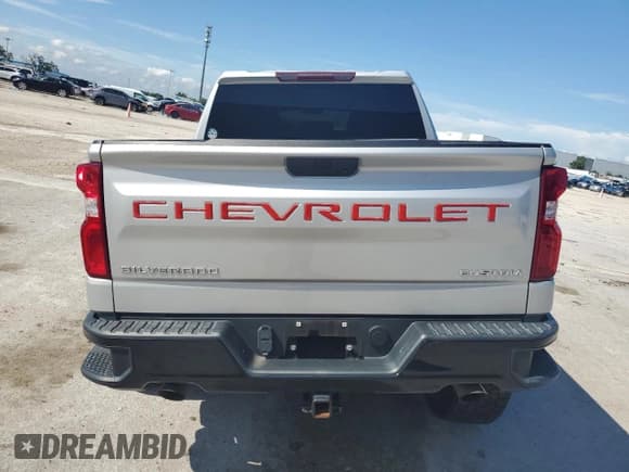 ✅ 2020 Chevrolet Silverado 1500 Custom Trail Boss • VIN: 1GCPYCEFXLZ361029 • Lot: 60386244. Wystawiony na Copart z przebiegiem 41 525 mil. Bezpłatny archiwum sprzedaży aukcyjnych z USA i szczegółowy raport historii pojazdu na DreamBid. Zdjęcie 6.