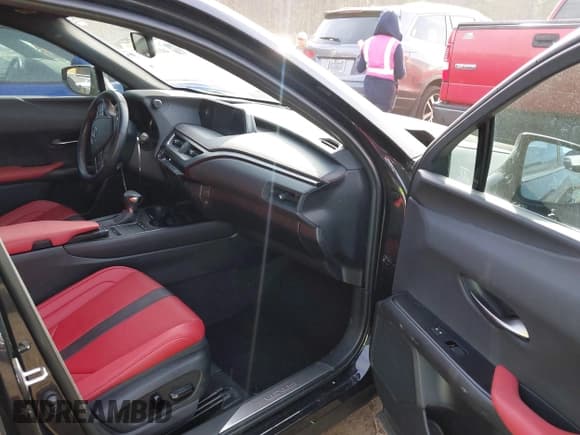 ✅ 2021 Lexus UX 200 F Sport • VIN: JTHE3JBH1M2042126 • Lot: 41128485. Wystawiony na IAAI z przebiegiem 22 033 mil. Bezpłatny archiwum sprzedaży aukcyjnych z USA i szczegółowy raport historii pojazdu na DreamBid. Zdjęcie 5.