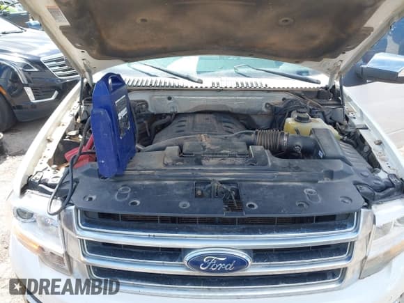 ✅ 2015 Ford Expedition Max Platinum • VIN: 1FMJK1MTXFEF30329 • Lot: 42410300. Wystawiony na IAAI z przebiegiem 184 119 mil. Bezpłatny archiwum sprzedaży aukcyjnych z USA i szczegółowy raport historii pojazdu na DreamBid. Zdjęcie 10.