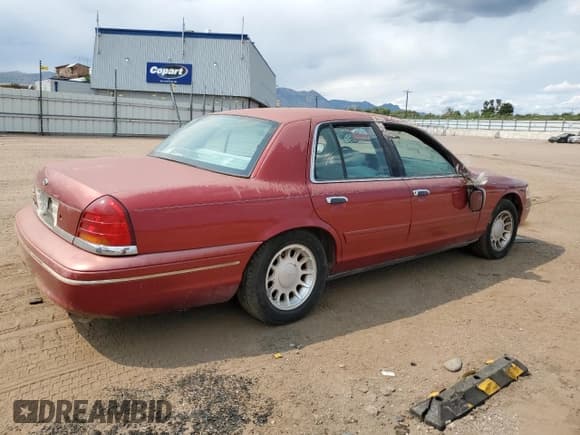 ✅ 2000 Ford Crown Victoria LX • VIN: 2FAFP74W4YX100974 • Lot: 71901865. Wystawiony na Copart z przebiegiem 154 745 mil. Bezpłatny archiwum sprzedaży aukcyjnych z USA i szczegółowy raport historii pojazdu na DreamBid. Zdjęcie 3.