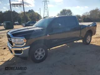 ✅ 2022 Ram 2500 Big Horn • VIN: 3C6UR5DL6NG125667 • Lot: 90740995. Wystawiony na Copart z przebiegiem 48 611 mil. Bezpłatny archiwum sprzedaży aukcyjnych z USA i szczegółowy raport historii pojazdu na DreamBid. Zdjęcie 1.