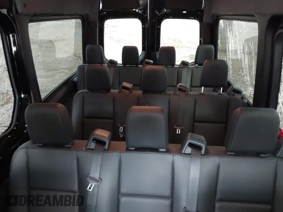 ✅ 2019 Mercedes-Benz Sprinter Passenger • VIN: WDZPF0CD4KP125864 • Lot: 39110594. Wystawiony na IAAI z przebiegiem 25 697 mil. Bezpłatny archiwum sprzedaży aukcyjnych z USA i szczegółowy raport historii pojazdu na DreamBid. Zdjęcie 8.
