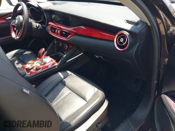 ✅ 2018 Alfa Romeo Stelvio • VIN: ZASFAKAN3J7B69510 • Лот: 42956660. Опубликован ранее на IAAI с пробегом 148 679 миль. Бесплатный доступ к архиву аукционных продаж из США и подробный отчёт об истории автомобиля на DreamBid. Изображение 5.