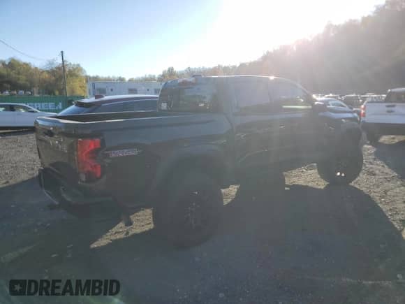 2023 Chevrolet Colorado 4WD Trail Boss z VIN 1GCPTEEK9P1139013, wystawiony jako Copart lot #90549425 z przebiegiem 263 mil mil oraz Nie do naprawy • Non repairable. Historia ofert i sprzedaży dostępna na DreamBid. Obrazek 3.
