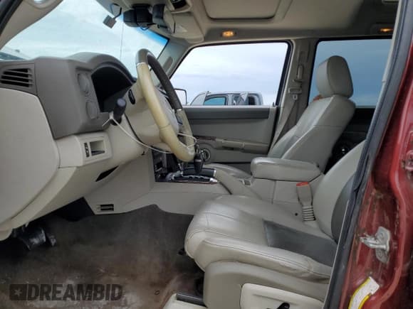 ✅ 2008 Jeep Commander Limited • VIN: 1J8HG58218C100659 • Лот: 72692154. Опубликован ранее на Copart с пробегом 171 549 миль. Бесплатный доступ к архиву аукционных продаж из США и подробный отчёт об истории автомобиля на DreamBid. Изображение 7.