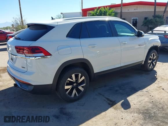 ✅ 2022 Volkswagen Atlas SE • VIN: 1V2LC2CA5NC208416 • Lot: 43599626. Listed on IAAI with 110,441 mi. Free auction sales archive from the USA and detailed vehicle history report at DreamBid. Image 4.