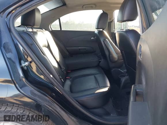 2012 Chevrolet Sonic LTZ z VIN 1G1JE5SHXC4102790, wystawiony jako IAAI lot #43554966 z przebiegiem 184 031 mil mil oraz . Historia ofert i sprzedaży dostępna na DreamBid. Obrazek 8.