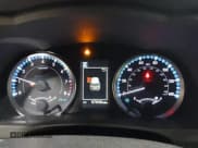 ✅ 2019 Toyota Highlander LE • VIN: 5TDBZRFH0KS992611 • Lot: 43812508. Wystawiony na IAAI z przebiegiem 67 640 mil. Bezpłatny archiwum sprzedaży aukcyjnych z USA i szczegółowy raport historii pojazdu na DreamBid. Zdjęcie 7.