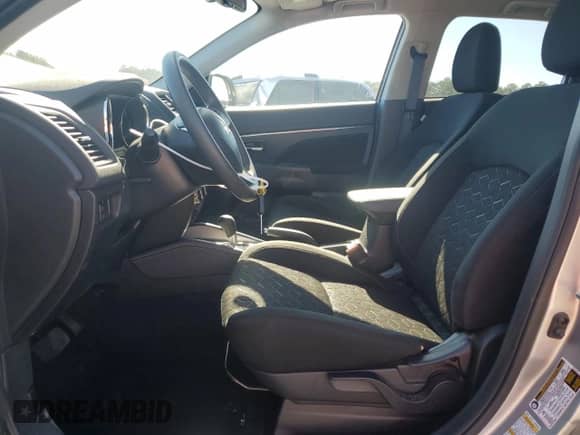 2024 Mitsubishi Outlander S z VIN JA4ARUAU4RU024126, wystawiony jako Copart lot #70811865 z przebiegiem 12 435 mil mil oraz Szkoda całkowita • Salvage title. Historia ofert i sprzedaży dostępna na DreamBid. Obrazek 7.