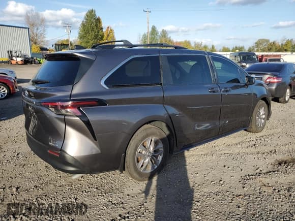 ✅ 2023 Toyota Sienna LE • VIN: 5TDBRKEC5PS179124 • Lot: 87097875. Wystawiony na Copart z przebiegiem Nie podano. Bezpłatny archiwum sprzedaży aukcyjnych z USA i szczegółowy raport historii pojazdu na DreamBid. Zdjęcie 3.