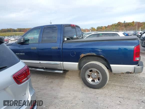 2005 Dodge 1500 SLT z VIN 1D7HU18DX5S142037, wystawiony jako IAAI lot #43557449 z przebiegiem 207 278 mil mil oraz . Historia ofert i sprzedaży dostępna na DreamBid. Obrazek 14.