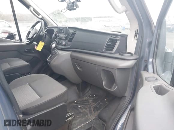 ✅ 2021 Ford Transit Cargo • VIN: 1FTBR3X87MKA56961 • Lot: 41671753. Wystawiony na IAAI z przebiegiem 93 912 mil. Bezpłatny archiwum sprzedaży aukcyjnych z USA i szczegółowy raport historii pojazdu na DreamBid. Zdjęcie 5.