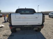 ✅ 2025 GMC HUMMER EV Pickup 2X • VIN: 1GT40BDD2SU113762 • Lot: 63448055. Wystawiony na Copart z przebiegiem 5 008 mil. Bezpłatny archiwum sprzedaży aukcyjnych z USA i szczegółowy raport historii pojazdu na DreamBid. Zdjęcie 6.
