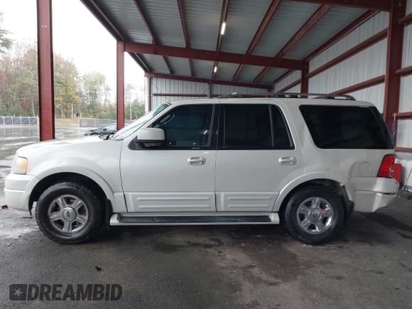 ✅ 2006 Ford Expedition Limited • VIN: 1FMFU20516LA76674 • Lot: 43425630. Wystawiony na IAAI z przebiegiem 222 792 mil. Bezpłatny archiwum sprzedaży aukcyjnych z USA i szczegółowy raport historii pojazdu na DreamBid. Zdjęcie 13.