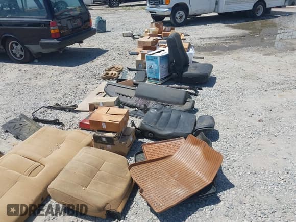 ✅ 1992 Volvo 240 • VIN: YV1AW8807N1918524 • Lot: 42826094. Listed on IAAI with 179,164 mi. Free auction sales archive from the USA and detailed vehicle history report at DreamBid. Image 12.