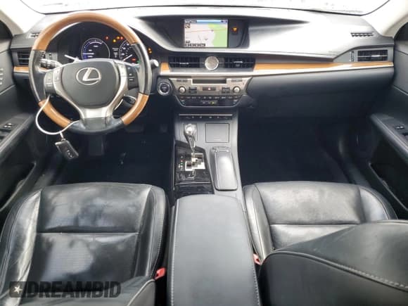 ✅ 2015 Lexus ES 300h • VIN: JTHBW1GG7F2099606 • Lot: 92819235. Wystawiony na Copart z przebiegiem 176 528 mil. Bezpłatny archiwum sprzedaży aukcyjnych z USA i szczegółowy raport historii pojazdu na DreamBid. Zdjęcie 8.