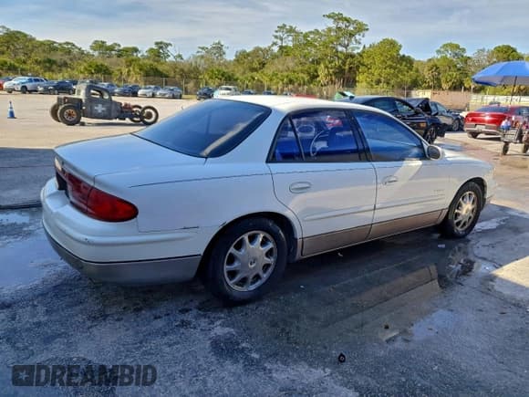 ✅ 1998 Buick Regal GS • VIN: 2G4WF5211W1465519 • Lot: 94824065. Listed on Copart with 129,303 mi. Free auction sales archive from the USA and detailed vehicle history report at DreamBid. Image 3.