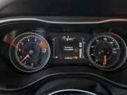 ✅ 2019 Jeep Cherokee Altitude • VIN: 1C4PJMLX8KD398775 • Lot: 85402575. Wystawiony na Copart z przebiegiem 71 503 mil. Bezpłatny archiwum sprzedaży aukcyjnych z USA i szczegółowy raport historii pojazdu na DreamBid. Zdjęcie 9.