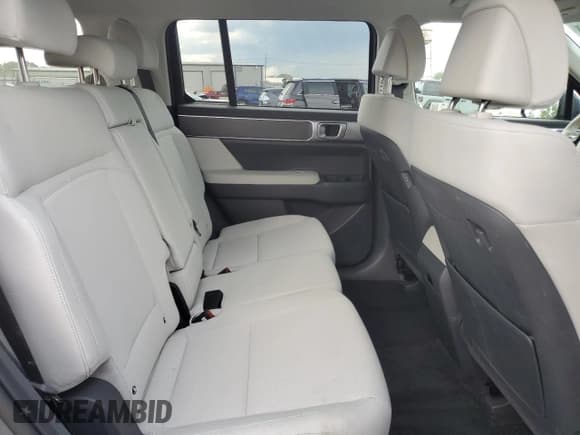 ✅ 2024 Hyundai Santa Fe SE • VIN: 5NMP14GL0RH007627 • Lot: 62236105. Wystawiony na Copart z przebiegiem 25 584 mil. Bezpłatny archiwum sprzedaży aukcyjnych z USA i szczegółowy raport historii pojazdu na DreamBid. Zdjęcie 11.