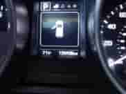 2017 Hyundai Santa Fe 2.4L z VIN 5NMZU3LBXHH012582, wystawiony jako IAAI lot #43513858 z przebiegiem 139 498 mil mil oraz . Historia ofert i sprzedaży dostępna na DreamBid. Obrazek 7.