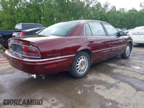 ✅ 1999 Buick Park Avenue • VIN: 1G4CW52K0X4601883 • Lot: 42170730. Listed on IAAI with 118,272 mi. Free auction sales archive from the USA and detailed vehicle history report at DreamBid. Image 4.
