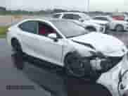 2025 Toyota Camry LE z VIN 4T1DAACK6SU606394, wystawiony jako IAAI lot #43223731 z przebiegiem 2 874 mil mil oraz . Historia ofert i sprzedaży dostępna na DreamBid. Obrazek 1.