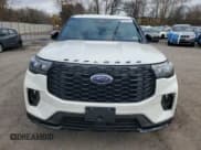 ✅ 2025 Ford Explorer ST-Line • VIN: 1FMUK8KH1SGB98588 • Lot: 92506595. Wystawiony na Copart z przebiegiem 5 403 mil. Bezpłatny archiwum sprzedaży aukcyjnych z USA i szczegółowy raport historii pojazdu na DreamBid. Zdjęcie 5.
