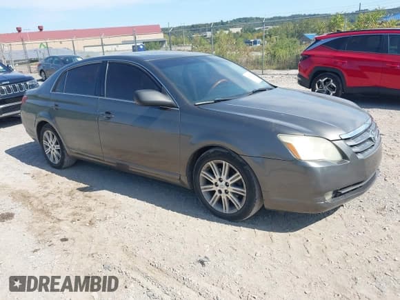 ✅ 2005 Toyota Avalon XL • VIN: 4T1BK36B85U026077 • Lot: 43202711. Wystawiony na IAAI z przebiegiem 196 809 mil. Bezpłatny archiwum sprzedaży aukcyjnych z USA i szczegółowy raport historii pojazdu na DreamBid. Zdjęcie 1.