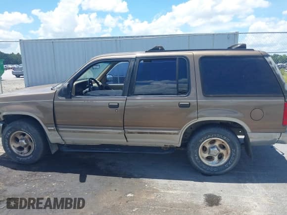 ✅ 1991 Ford Explorer Eddie Bauer • VIN: 1FMDU32XXMUB21131 • Lot: 42752159. Listed on IAAI with 391,064 mi. Free auction sales archive from the USA and detailed vehicle history report at DreamBid. Image 14.