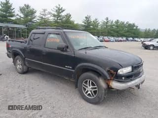 ✅ 2003 Chevrolet S-10 LS • VIN: 1GCDT13X83K121679 • Лот: 42581848. Опубликован ранее на IAAI с пробегом 220 595 миль. Бесплатный доступ к архиву аукционных продаж из США и подробный отчёт об истории автомобиля на DreamBid. Изображение 1.