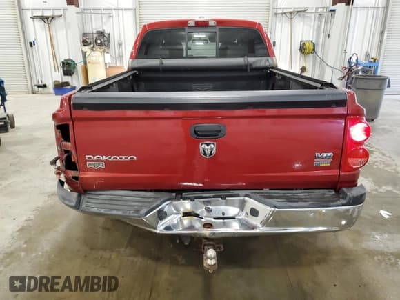 ✅ 2008 Dodge Dakota Laramie • VIN: 1D7HW58N98S599551 • Lot: 85739785. Wystawiony na Copart z przebiegiem 84 020 mil. Bezpłatny archiwum sprzedaży aukcyjnych z USA i szczegółowy raport historii pojazdu na DreamBid. Zdjęcie 6.