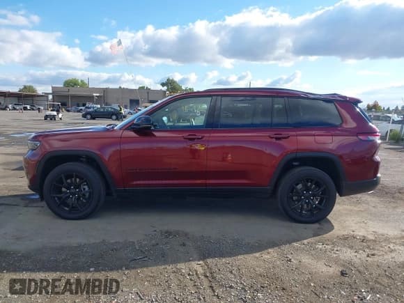 ✅ 2024 Jeep Grand Cherokee Altitude • VIN: 1C4RJKAG3R8539738 • Lot: 43432809. Wystawiony na IAAI z przebiegiem 14 962 mil. Bezpłatny archiwum sprzedaży aukcyjnych z USA i szczegółowy raport historii pojazdu na DreamBid. Zdjęcie 14.