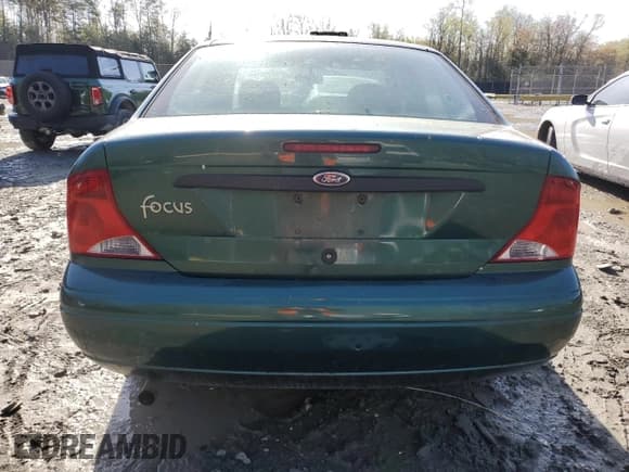✅ 2001 Ford Focus LX • VIN: 1FAFP33P91W363918 • Lot: 52200585. Listed on Copart with 162,988 mi. Free auction sales archive from the USA and detailed vehicle history report at DreamBid. Image 6.