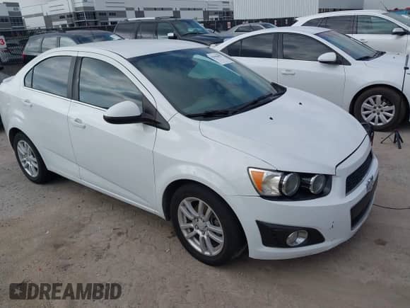 2016 Chevrolet Sonic LT z VIN 1G1JC5SH3G4170585, wystawiony jako IAAI lot #43558825 z przebiegiem 120 641 mil mil oraz . Historia ofert i sprzedaży dostępna na DreamBid. Obrazek 1.