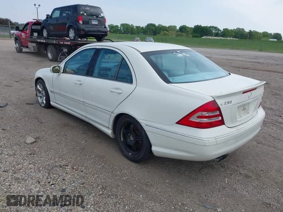 ✅ 2007 Mercedes-Benz C 230 Sport • VIN: WDBRF52H87F852754 • Lot: 42224647. Wystawiony na IAAI z przebiegiem 121 163 mil. Bezpłatny archiwum sprzedaży aukcyjnych z USA i szczegółowy raport historii pojazdu na DreamBid. Zdjęcie 3.