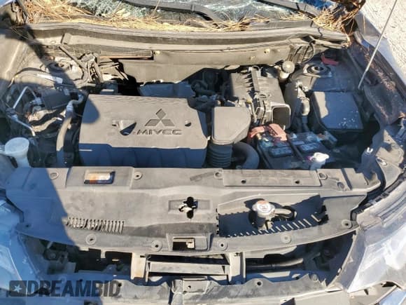 ✅ 2018 Mitsubishi Outlander SE • VIN: JA4AD3A34JZ047168 • Lot: 90980635. Listed on Copart with 130,829 mi. Free auction sales archive from the USA and detailed vehicle history report at DreamBid. Image 12.