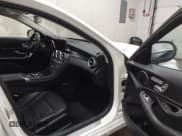 ✅ 2017 Mercedes-Benz C 300 • VIN: 55SWF4KB8HU180340 • Lot: 41613092. Wystawiony na IAAI z przebiegiem 82 818 mil. Bezpłatny archiwum sprzedaży aukcyjnych z USA i szczegółowy raport historii pojazdu na DreamBid. Zdjęcie 5.