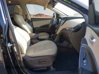 2017 Hyundai Santa Fe 2.4L z VIN 5XYZU3LB1HG479304, wystawiony jako IAAI lot #43212774 z przebiegiem 136 426 mil mil oraz . Historia ofert i sprzedaży dostępna na DreamBid. Obrazek 5.