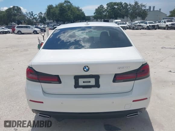 ✅ 2021 BMW 5 Series 530i • VIN: WBA53BH07MCF10086 • Lot: 43036291. Listed on IAAI with 26,592 mi. Free auction sales archive from the USA and detailed vehicle history report at DreamBid. Image 16.