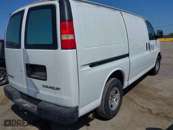 ✅ 2005 Chevrolet Express Cargo • VIN: 1GCFG15T651238970 • Lot: 42141600. Listed on IAAI with 138,534 mi. Free auction sales archive from the USA and detailed vehicle history report at DreamBid. Image 4.