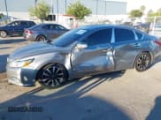✅ 2018 Nissan Altima S • VIN: 1N4AL3AP7JC249443 • Lot: 43504202. Wystawiony na IAAI z przebiegiem 134 150 mil. Bezpłatny archiwum sprzedaży aukcyjnych z USA i szczegółowy raport historii pojazdu na DreamBid. Zdjęcie 6.