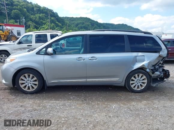 ✅ 2015 Toyota Sienna Limited • VIN: 5TDDK3DCXFS106768 • Lot: 42671426. Listed on IAAI with 108,771 mi. Free auction sales archive from the USA and detailed vehicle history report at DreamBid. Image 14.