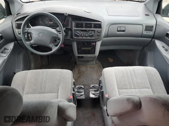 ✅ 2000 Toyota Sienna CE • VIN: 4T3ZF19C4YU199246 • Lot: 70939745. Wystawiony na Copart z przebiegiem 166 317 mil. Bezpłatny archiwum sprzedaży aukcyjnych z USA i szczegółowy raport historii pojazdu na DreamBid. Zdjęcie 8.