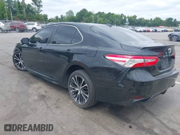 2019 Toyota Camry LE with VIN 4T1B11HK1KU798467, listed as a IAAI auction lot 43063170 with 244,656 mi miles and . Bid and sale history available at DreamBid. Image 3.