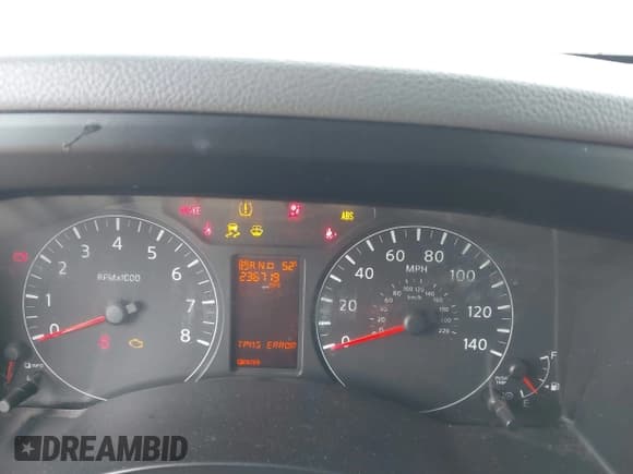 ✅ 2018 Nissan NV 3500 HD SL • VIN: 5BZAF0AA2JN850131 • Lot: 43685889. Wystawiony na IAAI z przebiegiem 236 719 mil. Bezpłatny archiwum sprzedaży aukcyjnych z USA i szczegółowy raport historii pojazdu na DreamBid. Zdjęcie 7.