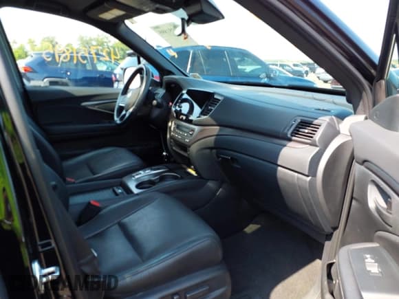 ✅ 2023 Honda Passport EX-L • VIN: 5FNYF8H51PB009494 • Lot: 42751895. Listed on IAAI with 24,085 mi. Free auction sales archive from the USA and detailed vehicle history report at DreamBid. Image 5.