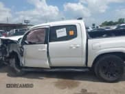 ✅ 2021 Toyota Tacoma SR • VIN: 3TYAX5GN7MT013575 • Lot: 42558262. Wystawiony na IAAI z przebiegiem Nie podano. Bezpłatny archiwum sprzedaży aukcyjnych z USA i szczegółowy raport historii pojazdu na DreamBid. Zdjęcie 15.